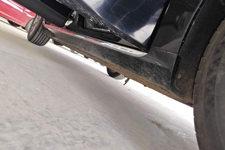 Used Hongqi H5 2024 1.5T DCT Smart Connect Flagship Edition Right Side Sill