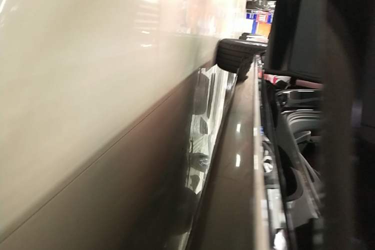 Used Hongqi H5 2024 1.5T DCT Smart Connect Flagship Edition Right Side Sill