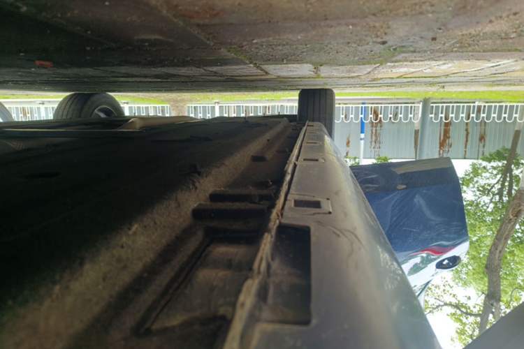 Used Hongqi H5 2024 2.0T Automatic Smart Connect Flagship Edition Right Side Sill