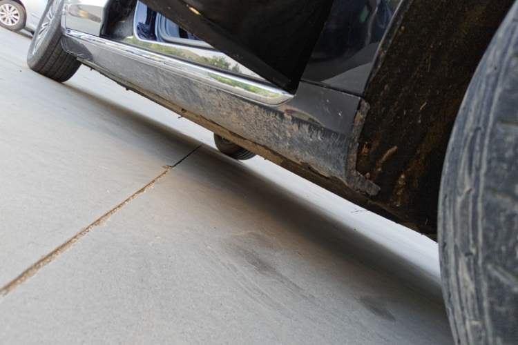 Used Hongqi H5 2024 1.5T DCT Smart Connect Flagship Edition Right Side Sill