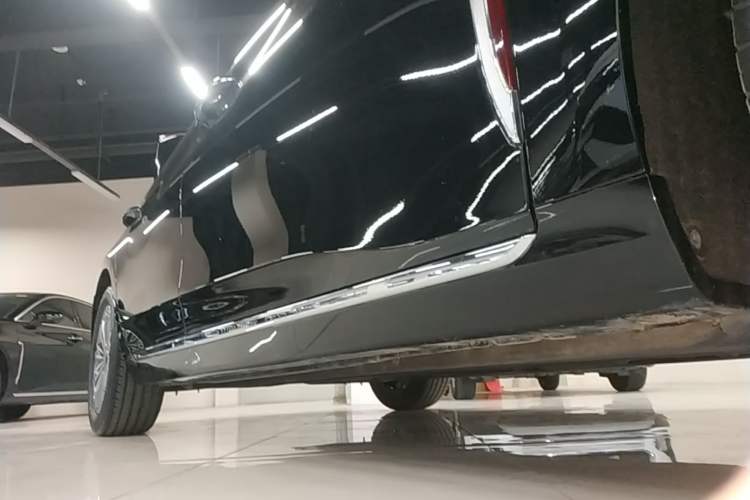 Used Hongqi H5 2024 1.5T DCT Smart Connect Flagship Edition Right Side Sill