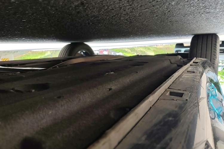 Used Hongqi H5 2024 1.5T DCT Smart Connect Flagship Edition Right Side Sill