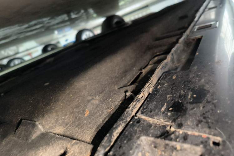 Used Hongqi H5 2024 2.0T Automatic Smart Connect Flagship Edition Right Side Sill