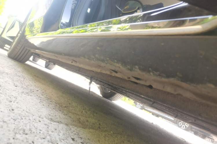 Used Hongqi H5 2024 1.5T DCT Smart Connect Flagship Edition Right Side Sill