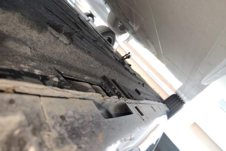 Used Hongqi H5 2024 2.0T Automatic Smart Connect Flagship Edition Right Side Sill