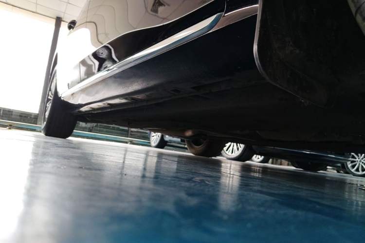 Used Hongqi H5 2024 1.5T DCT Smart Connect Flagship Edition Right Side Sill
