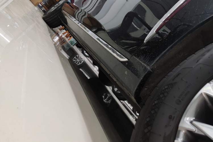 Used Hongqi H5 2024 1.5T DCT Smart Connect Flagship Edition Right Side Sill