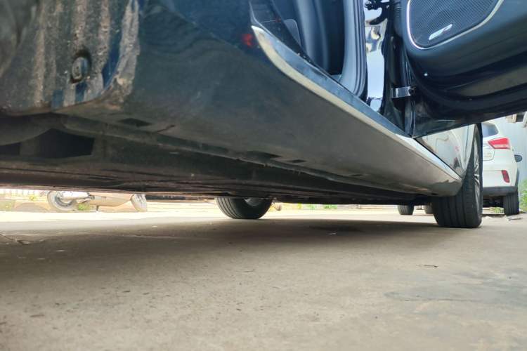 Used Hongqi H5 2024 1.5T DCT Smart Connect Flagship Edition Right Side Sill