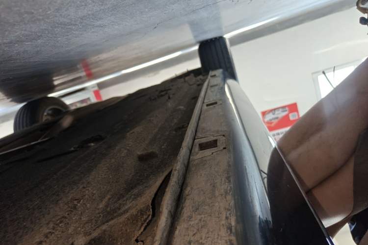 Used Hongqi H5 2024 1.5T DCT Smart Connect Flagship Edition Right Side Sill