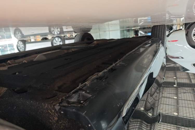 Used Hongqi H5 2024 2.0T Automatic Smart Connect Flagship Edition Right Side Sill