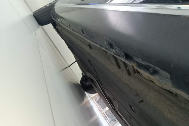 Used Hongqi H5 2024 2.0T Automatic Smart Connect Flagship Edition Right Side Sill