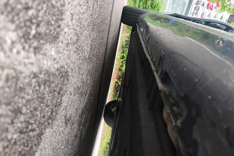 Used Hongqi H5 2024 1.5T DCT Smart Connect Flagship Edition Right Side Sill