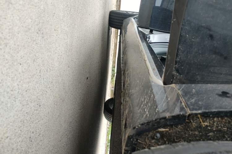 Used Hongqi H5 2024 2.0T Automatic Smart Connect Flagship Edition Right Side Sill