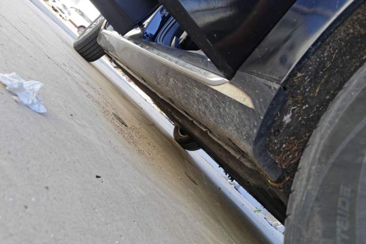 Used Hongqi H5 2024 1.5T DCT Smart Connect Flagship Edition Right Side Sill
