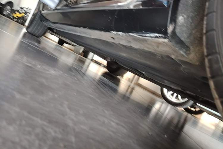 Used Hongqi H5 2024 2.0T Automatic Smart Connect Flagship Edition Right Side Sill