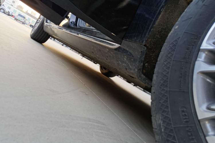 Used Hongqi H5 2024 1.5T DCT Smart Connect Flagship Edition Right Side Sill