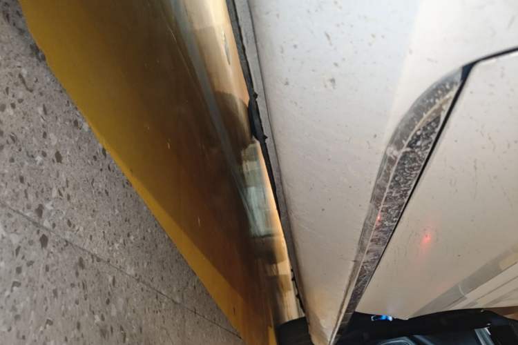 Used Hongqi H5 2024 2.0T Automatic Smart Connect Flagship Edition Right Side Sill