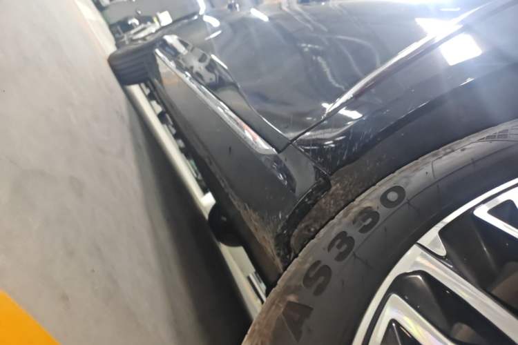 Used Hongqi H5 2024 2.0T Automatic Smart Connect Flagship Edition Right Side Sill