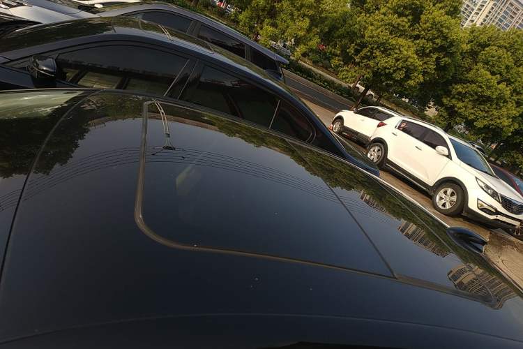 Used Hongqi H5 2024 2.0T Automatic Smart Connect Flagship Edition Roof