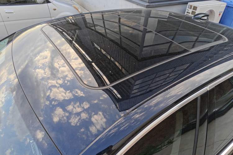 Used Hongqi H5 2024 1.5T DCT Smart Connect Flagship Edition Roof