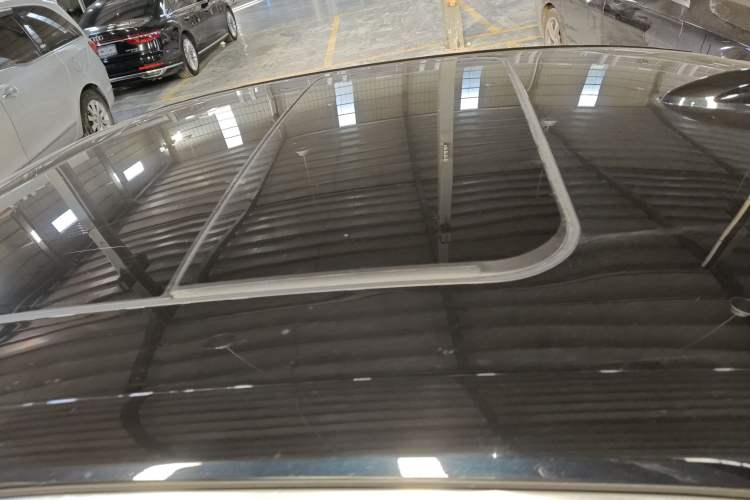 Used Hongqi H5 2024 2.0T Automatic Smart Connect Flagship Edition Roof
