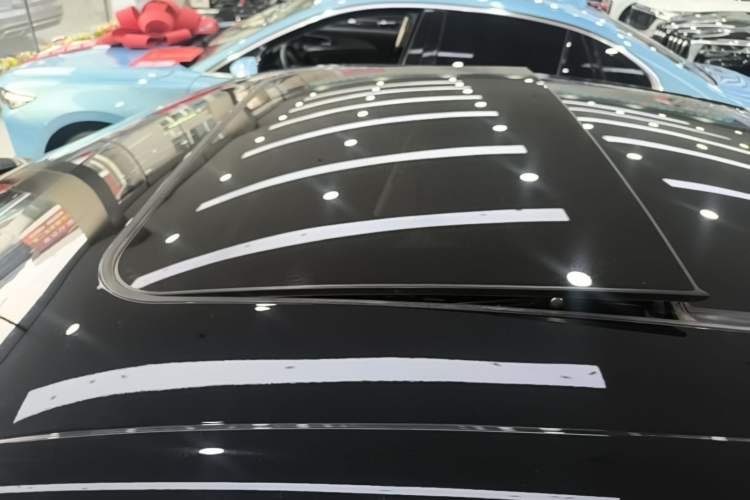 Used Hongqi H5 2024 2.0T Automatic Smart Connect Flagship Edition Roof