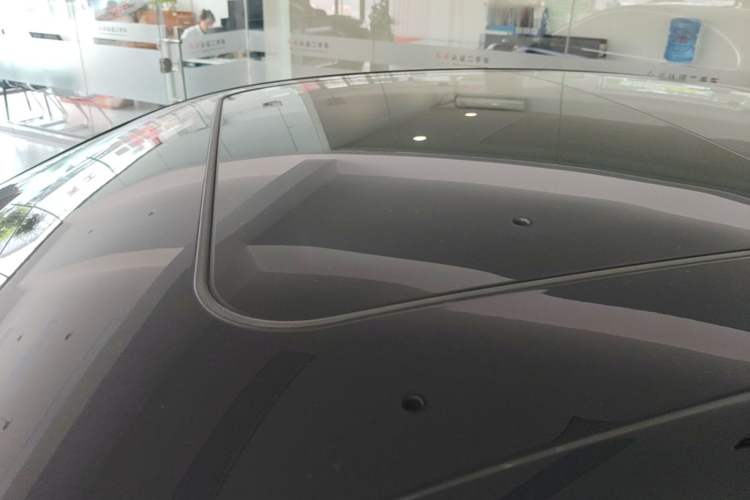 Used Hongqi H5 2024 2.0T Automatic Smart Connect Flagship Edition Roof