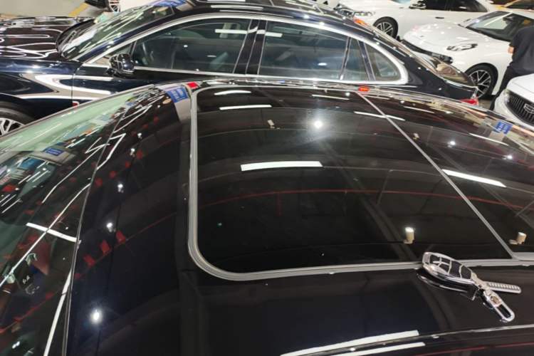 Used Hongqi H5 2024 2.0T Automatic Smart Connect Flagship Edition Roof