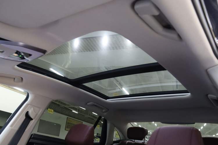 Used Hongqi H5 2024 2.0T Automatic Smart Connect Flagship Edition Roof