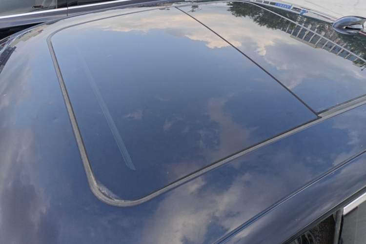 Used Hongqi H5 2024 1.5T DCT Smart Connect Flagship Edition Roof