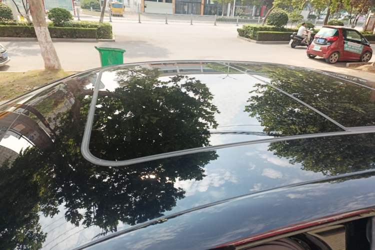 Used Hongqi H5 2024 2.0T Automatic Smart Connect Flagship Edition Roof