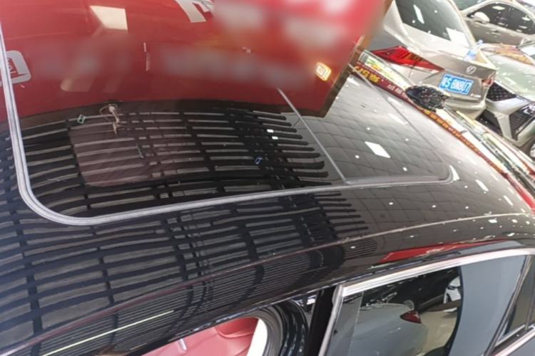 Used Hongqi H5 2024 2.0T Automatic Smart Connect Flagship Edition Roof