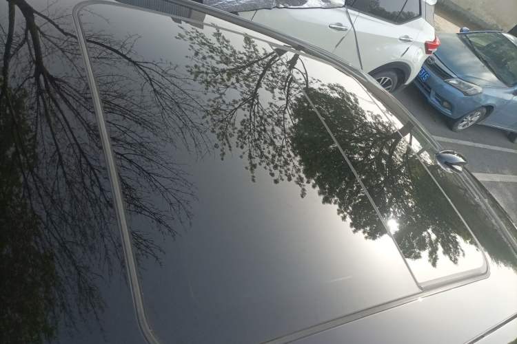 Used Hongqi H5 2024 1.5T DCT Smart Connect Flagship Edition Roof