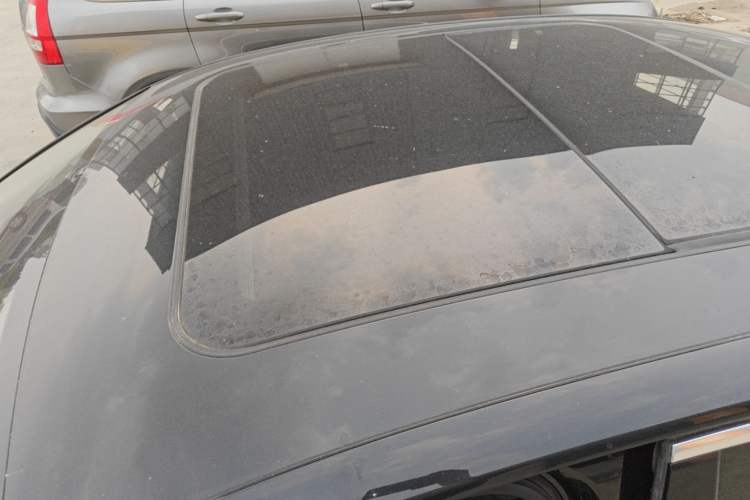 Used Hongqi H5 2024 1.5T DCT Smart Connect Flagship Edition Roof