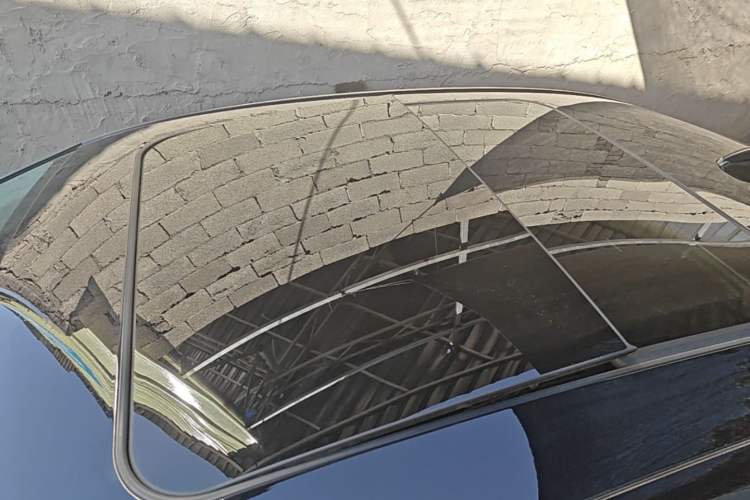 Used Hongqi H5 2024 1.5T DCT Smart Connect Flagship Edition Roof