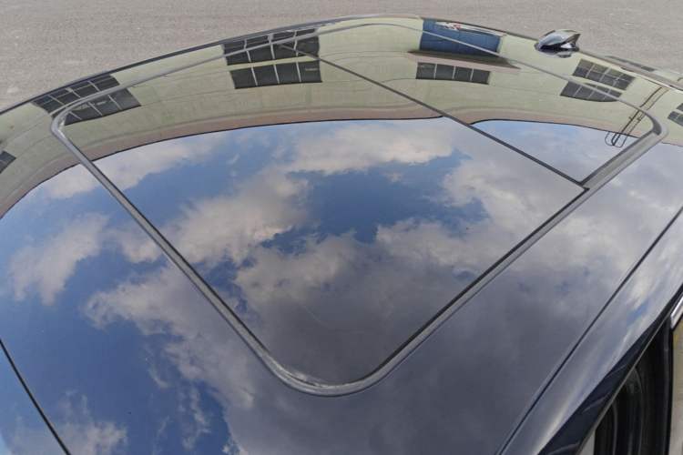 Used Hongqi H5 2024 1.5T DCT Smart Connect Flagship Edition Roof
