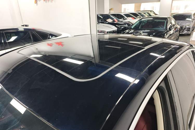 Used Hongqi H5 2024 2.0T Automatic Smart Connect Flagship Edition Roof