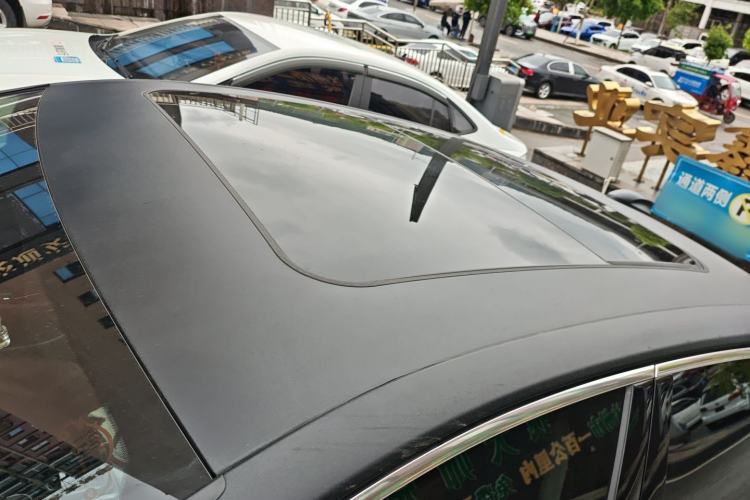 Used Hongqi H5 2024 1.5T DCT Smart Connect Flagship Edition Roof