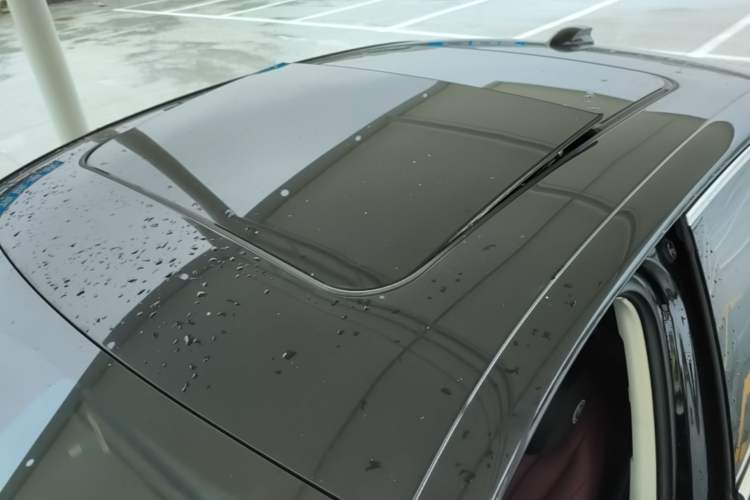 Used Hongqi H5 2024 1.5T DCT Smart Connect Flagship Edition Roof
