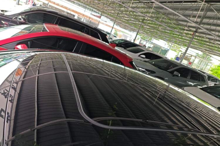 Used Hongqi H5 2024 2.0T Automatic Smart Connect Flagship Edition Roof
