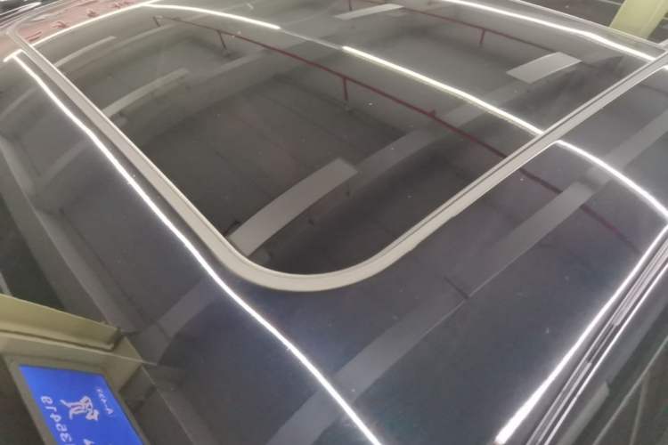Used Hongqi H5 2024 2.0T Automatic Smart Connect Flagship Edition Roof
