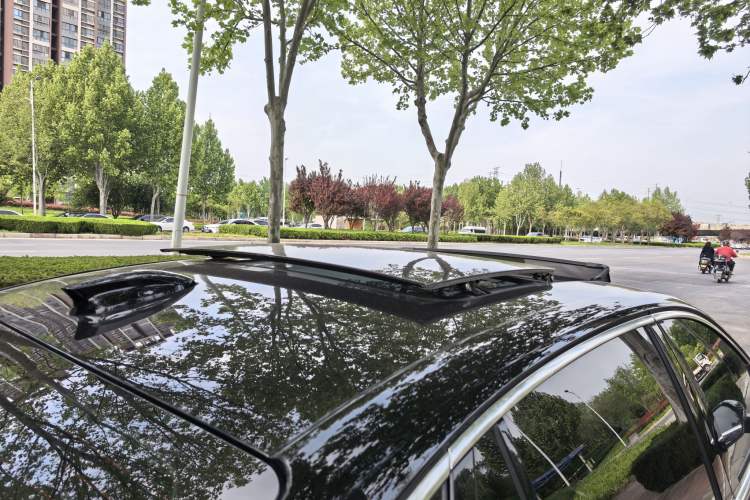 Used Hongqi H5 2024 2.0T Automatic Smart Connect Flagship Edition Roof