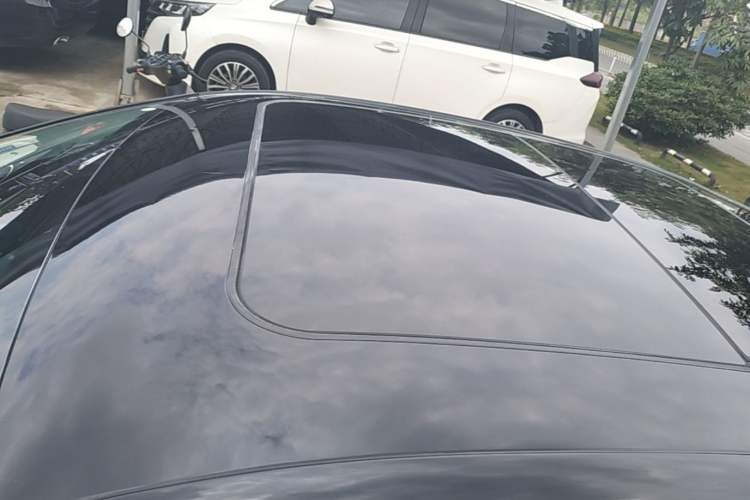 Used Hongqi H5 2024 1.5T DCT Smart Connect Flagship Edition Roof