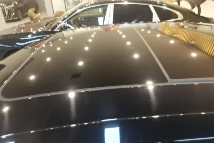 Used Hongqi H5 2024 2.0T Automatic Smart Connect Flagship Edition Roof