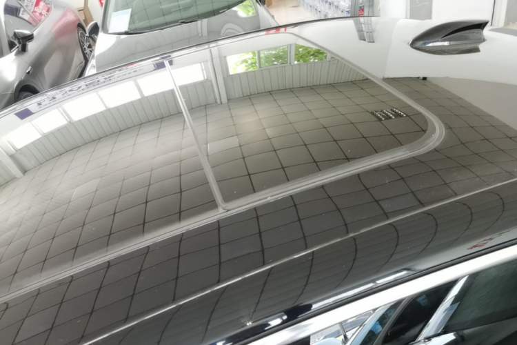 Used Hongqi H5 2024 2.0T Automatic Smart Connect Flagship Edition Roof