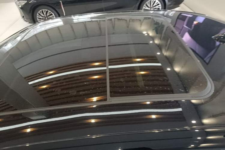 Used Hongqi H5 2024 2.0T Automatic Smart Connect Flagship Edition Roof