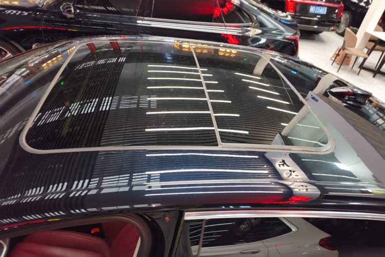 Used Hongqi H5 2024 2.0T Automatic Smart Connect Flagship Edition Roof