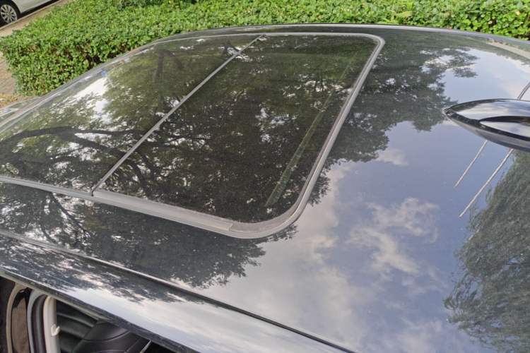 Used Hongqi H5 2024 1.5T DCT Smart Connect Flagship Edition Roof