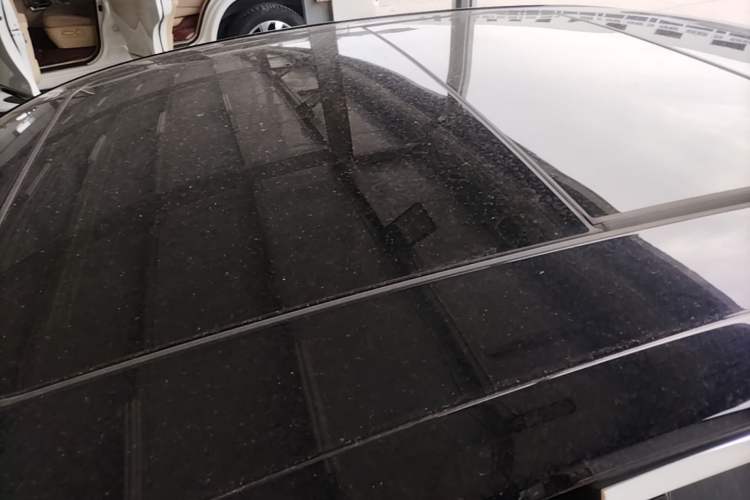 Used Hongqi H5 2024 2.0T Automatic Smart Connect Flagship Edition Roof