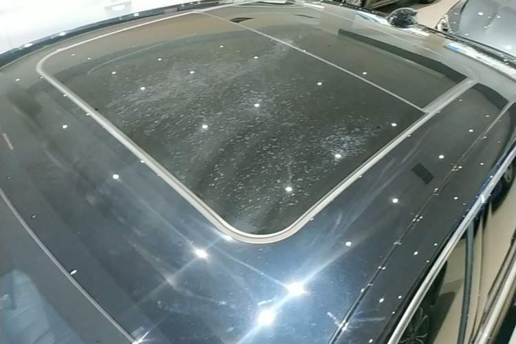 Used Hongqi H5 2024 2.0T Automatic Smart Connect Flagship Edition Roof